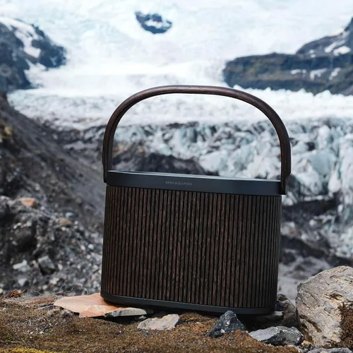 Vista 12 de Bang & Olufsen Beosound A5 - Altavoz Bluetooth portátil con conexión Wi-Fi, correa de transporte, roble oscuro