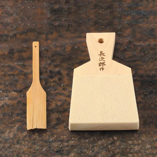 Vista 2 de Rallador japonés tradicional para wasabi y jengibre (cepillo de bambú, rallador grande)