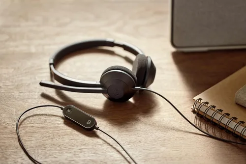 Vista 2 de Cisco Auriculares 321 USB, auriculares con cable en la oreja, controlador Webex con USB-A, negro carbón, garantía de responsabilidad limitada de 2