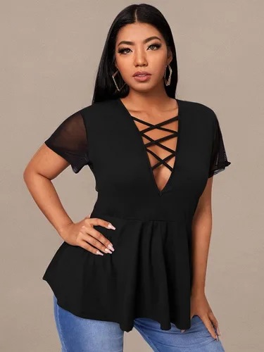 Vista 6 de OYOANGLE Blusa peplum de manga corta de malla para mujer, talla grande, cuello profundo y cruzado