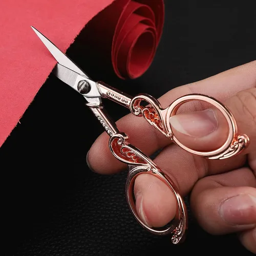 Vista 4 de YOUGUOM Tijeras de bordado, tijeras de costura de precisión pequeña, tijeras de detalle de punta afilada para manualidades, costura, corte de Oro