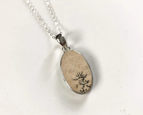 Vista 7 de Dendritic Agate pendant, Leaf jasper pendant, Scenic yellow dendritic agate, Oval rough stone pendant, Desert storm pendant, Natural stone