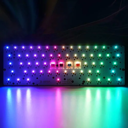 Vista 6 de YMDK GH60 GK61 RGB Controlador independiente de intercambio en caliente Tyce-C ANSI Teclado mecánico Kit de bricolaje Caja de plástico CNC Aluminio