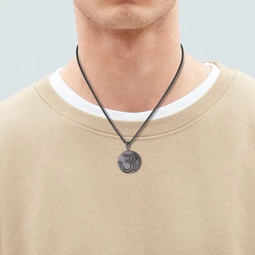 Vista 2 de COAI OM - Collar con colgante de oración de piedra de obsidiana negra