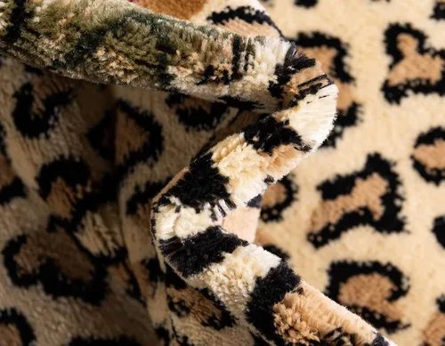Vista 7 de Unique Loom Wildlife Collection - Alfombra de área inspirada en animales con bordes de guepardo, 3 pies 3 pulgadas x 5 pies 3 pulgadas, marfil/negro