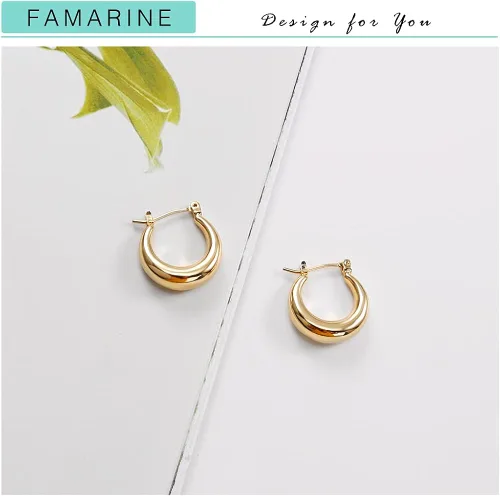 Vista 7 de FAMARINE Aretes de aro pequeños chapados en oro de 14 quilates, delicados aretes minimalistas abiertos para regalo de mujer
