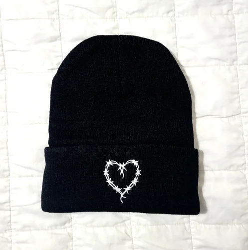 Vista 2 de Bichota Beanie, Alambre De Púas En Forma De Corazón Gorro De Punto - Negro, Negro