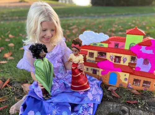 Vista 2 de Disney Encanto Dolores Mirabel - Muñeca de moda de 11 pulgadas de alto con atuendo y accesorios distintivos