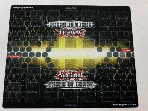 Vista 2 de Alfombrilla de juego Yu-Gi-Oh para 2 jugadores de la Orden del Caos de Konami YuGiOh!