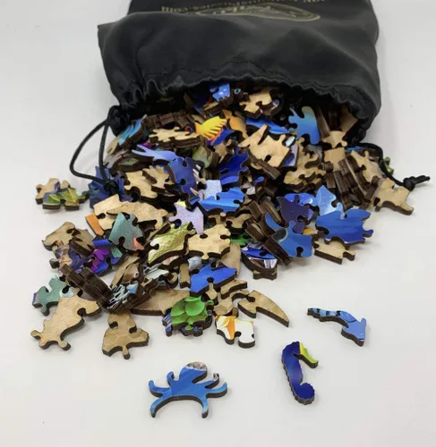 Vista 4 de Howard Robinson - Rompecabezas de madera - Turtle Beach - 475 piezas - Fabricado en Estados Unidos por Nautilus Puzzles