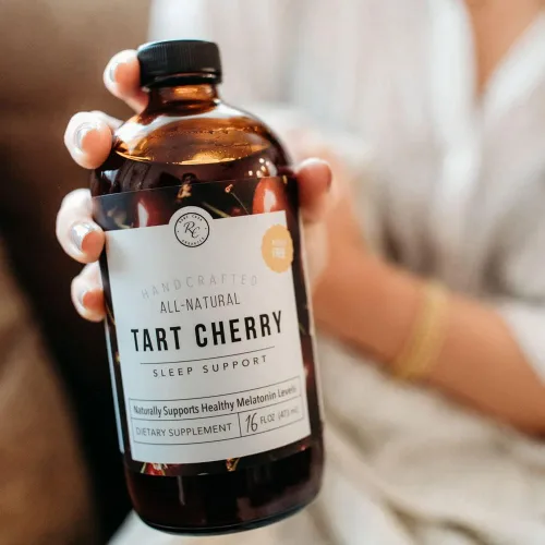 Vista 7 de Rowe Casa Organics Tart Cherry - Soporte orgánico para dormir con raíz de valeriana, apoya la regulación del ciclo del sueño y la recuperación