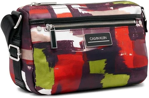 Vista 8 de Calvin Klein Belfast Nylon Key Item Small Crossbody
