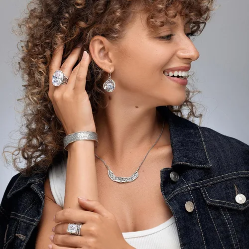 Vista 4 de JEAN RACHEL JEWELRY Anillo de plata de ley 925, diseño vintage martillado con circonita cúbica en forma de octágono, hipoalergénico, sin plomo ni