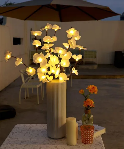 Vista 7 de Fantasee Luces de ramita de orquídea, 20 luces LED artificiales de rama de Phalaenopsis alimentadas por pilas, luces de decoración de ramas