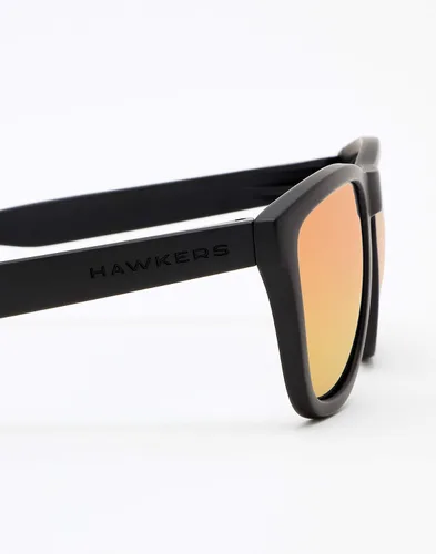 Vista 3 de Hawkers Uno Gafas de sol para hombre y mujer (luz diurna), Negro carbón Rojo
