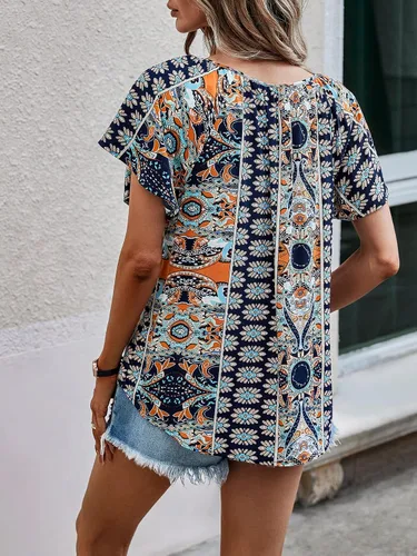 Vista 2 de MakeMeChic Blusa de manga corta con cuello en V y lazo floral bohemio para mujer