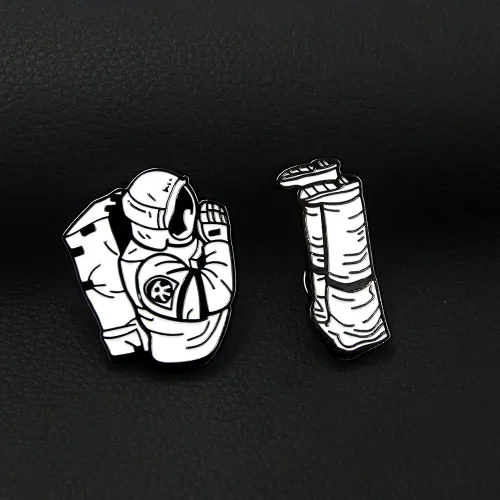 Vista 2 de Anime Chainsaw Pochita Brooch Pins - Makima Pochita Cosplay Enamel Pins - Metal Badge Jewelry Accessory for Backpack Clothes Caps