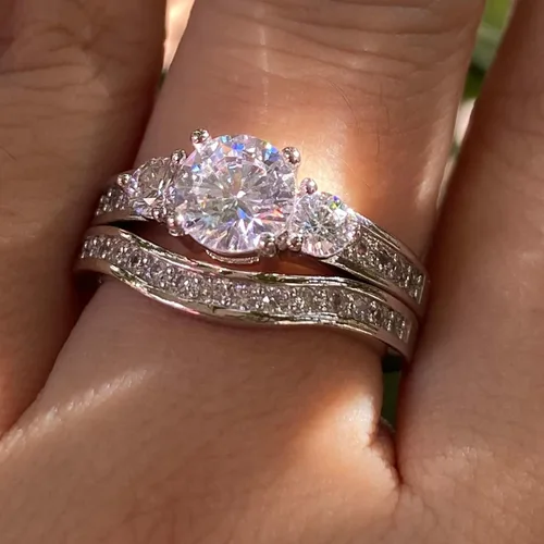 Vista 3 de Juego de anillos de novia de 1.8 quilates con circonita cúbica para mujer, anillos de boda vintage, tres piedras de promesa de oro de 18 quilates