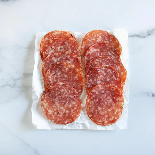 Vista 6 de igourmet Mega Gourmet Surtido para 20 quesos importados, carnes curadas y acompañamientos, perfecto para grandes celebraciones, incluye Grana