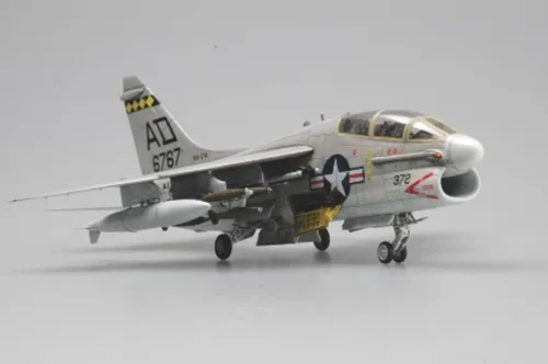 Vista 2 de Hobby Boss HY87209 TA-7C Corsair II Kit de construcción de modelo de avión