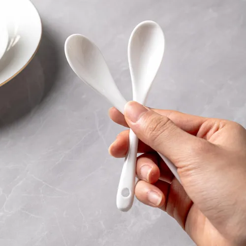 Vista 4 de 6 cucharas de café blanco de porcelana, salsa de té espresso y postres cucharas de cerámica