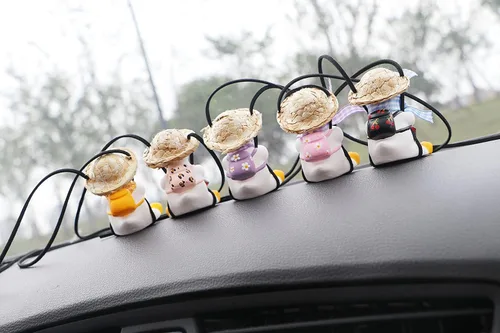 Vista 6 de Accesorios para colgar en el espejo del automóvil, lindo adorno de pato oscilante para el tablero de instrumentos (lentes de sol de espejo de patio)