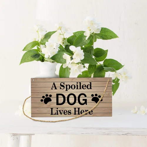 Vista 3 de Placa de pared con texto en inglés "A Spoiled Dog Lives Here", decoración de casa de campo para patio, casa de perro, entrada, pasillo, A29