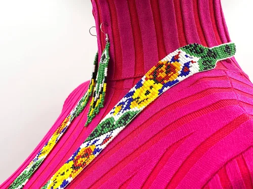 Vista 3 de Collar largo con cuentas de estilo tribal nativo para mujer, hecho a mano