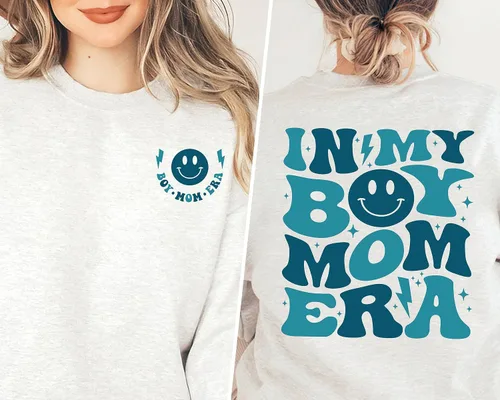 Vista 5 de Sudadera In My Boy Mom Era - Groovy Boy Mom Era 2 Side Graphic Neck