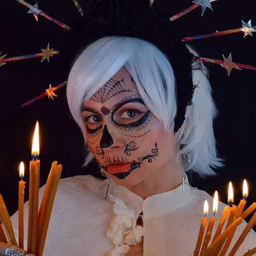 Vista 3 de Tatuajes faciales del Día de los Muertos, paquete de 10 tatuajes faciales temporales de Halloween, tatuaje facial de calavera de azúcar para adultos