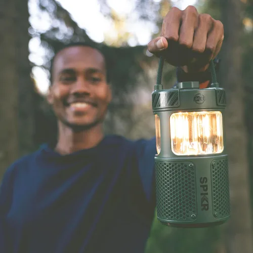 Vista 2 de MEE audio lightSPKR Paquete de 2 altavoces inalámbricos Bluetooth con linterna de campamento: audio de 360°, impermeable IPX6 y ajuste de brillo