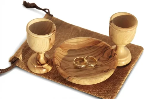 Vista 9 de 10 tazas mini para comunión en un paquete de regalo (aprox. 3.8 cm). Taza Kiddush tallada a mano de madera de olivo - para eventos de la iglesia