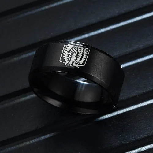 Vista 4 de Anillo para hombres y mujeres, anillos de anime de ataque de 0.315in de ancho, tamaño 5-12 grabados con alas de Titán de la Libertad, anillo negro
