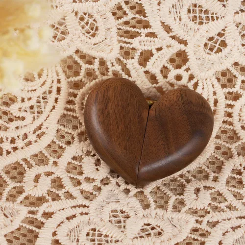 Vista 3 de LitGreen Caja de anillo de madera de nogal en forma de corazón, caja de almacenamiento para boda, propuesta, compromiso