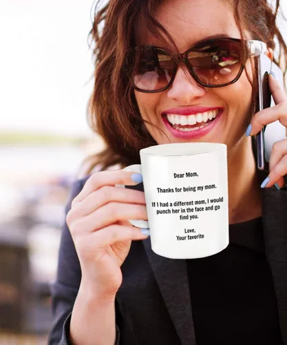 Vista 3 de Regalo para mamá divertido, taza de café con la frase "I'd Punch Another Mom In The Face", taza de regalo con broma de su hijo favorito