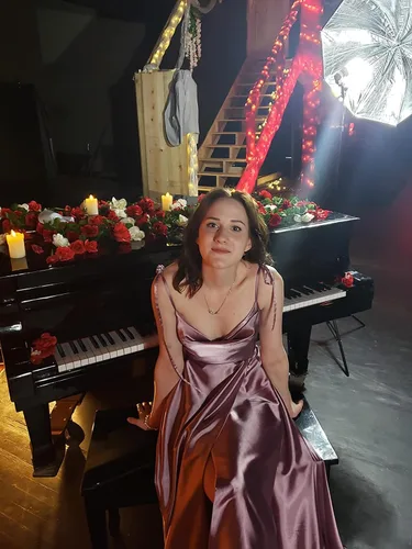 Vista 3 de POMUYOO Vestidos de baile de graduación con tirantes delgados para mujer, con bolsillos, vestidos formales largos de satén para dama de honor