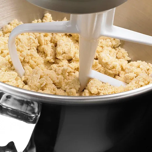 Vista 4 de KitchenAid KSM150PSCV Artisan Series Batidora de pie de 5 cuartos con escudo vertedor - Caviar