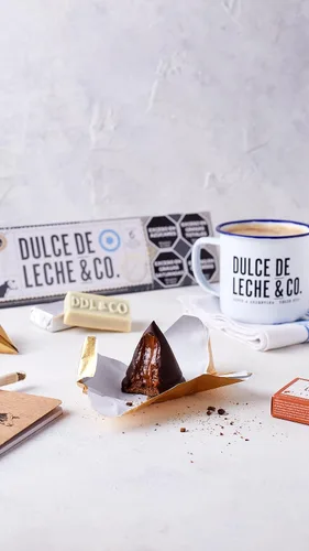 Vista 4 de Dulce de Leche & CO. Galletas Conitos Chocolate Oscuro y Dulce de Leche de Argentina, caja con 6
