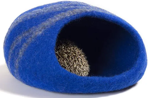 Vista 3 de Twin Critters - Cama cueva de erizo hecha a mano – KubbiHog – para setos (azul sónico)