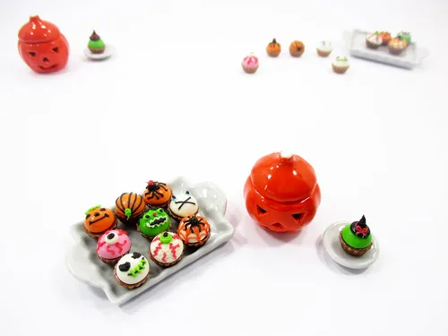 Vista 2 de 1:12 Miniatura Halloween Calabaza 10 Magdalena Jack Lantern Exhibición