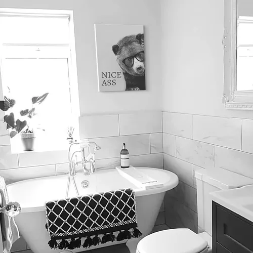 Vista 5 de Kasluolo Decoración de pared de oso para baño, divertida imagen de oso, decoración de pared de granja, pintura en blanco y negro, decoración