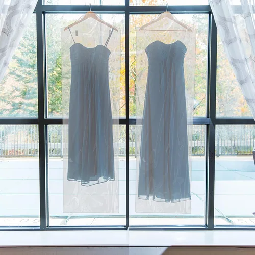 Vista 2 de Bolsa de limpieza en seco de 60 pulgadas – 50 bolsas de plástico transparente extra largas para vestidos, bolsas de ropa desechables para colgar ropa
