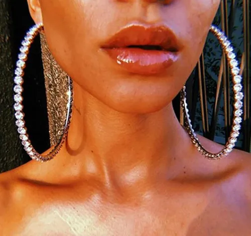 Vista 2 de Wekicici Aretes de aro de Halloween para mujer, exageran los aretes de diamantes de imitación en fiestas o uso diario, Metal Cristal Plata Diamante