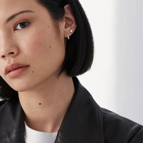 Vista 3 de Juego de aretes de plata de ley para mujer, hipoalergénicos, ligeros, pequeños aretes de oro para mujer