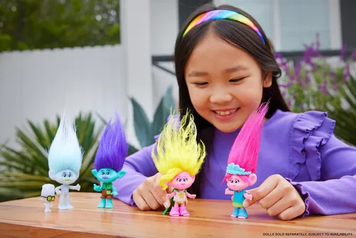 Vista 2 de Mattel DreamWorks Trolls Band Together Branch - Muñeca pequeña con traje extraíble y pelo de felpa, juguetes inspirados en la película