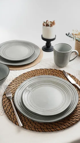 Vista 6 de famiware Platos llanos, juego de platos pequeños de 8 pulgadas para 6, platos de ensalada de cerámica moteados hechos a mano, aptos para microondas
