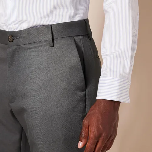 Vista 4 de Tienda Essentials - Pantalón de vestir de corte ajustado y diseño frontal plano para hombre