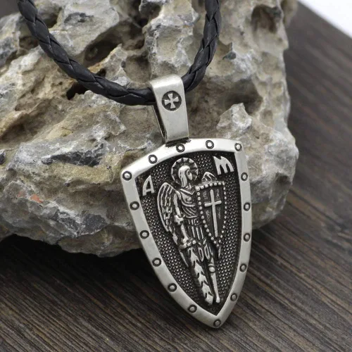 Vista 4 de Collar de San Miguel y San Cristóbal y San Benito para hombres y mujeres protección de arcángel colgante de ángel guardián de Jesús Cruz Amuleto