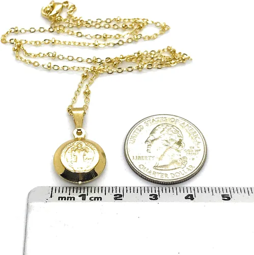 Vista 8 de LESLIE BOULES Collar con medalla de San Benito chapado en oro de 18 quilates para mujer, joyería religiosa