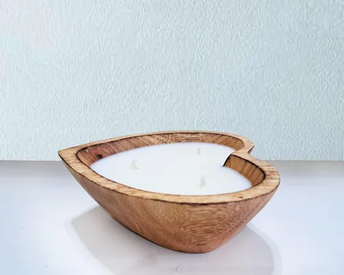 Vista 5 de Cuenco de madera con forma de corazón de 6 pulgadas, vela de cera de soja perfumada de vainilla y sándalo, 3 mechas de 5 onzas, cuencos de masa